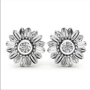 🎁 Gift Idea!! Silver flower earrings.